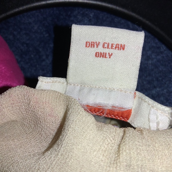 Sundance silk floral beaded split neck blouse Sz M long sleeve button cuff - Picture 7 of 7